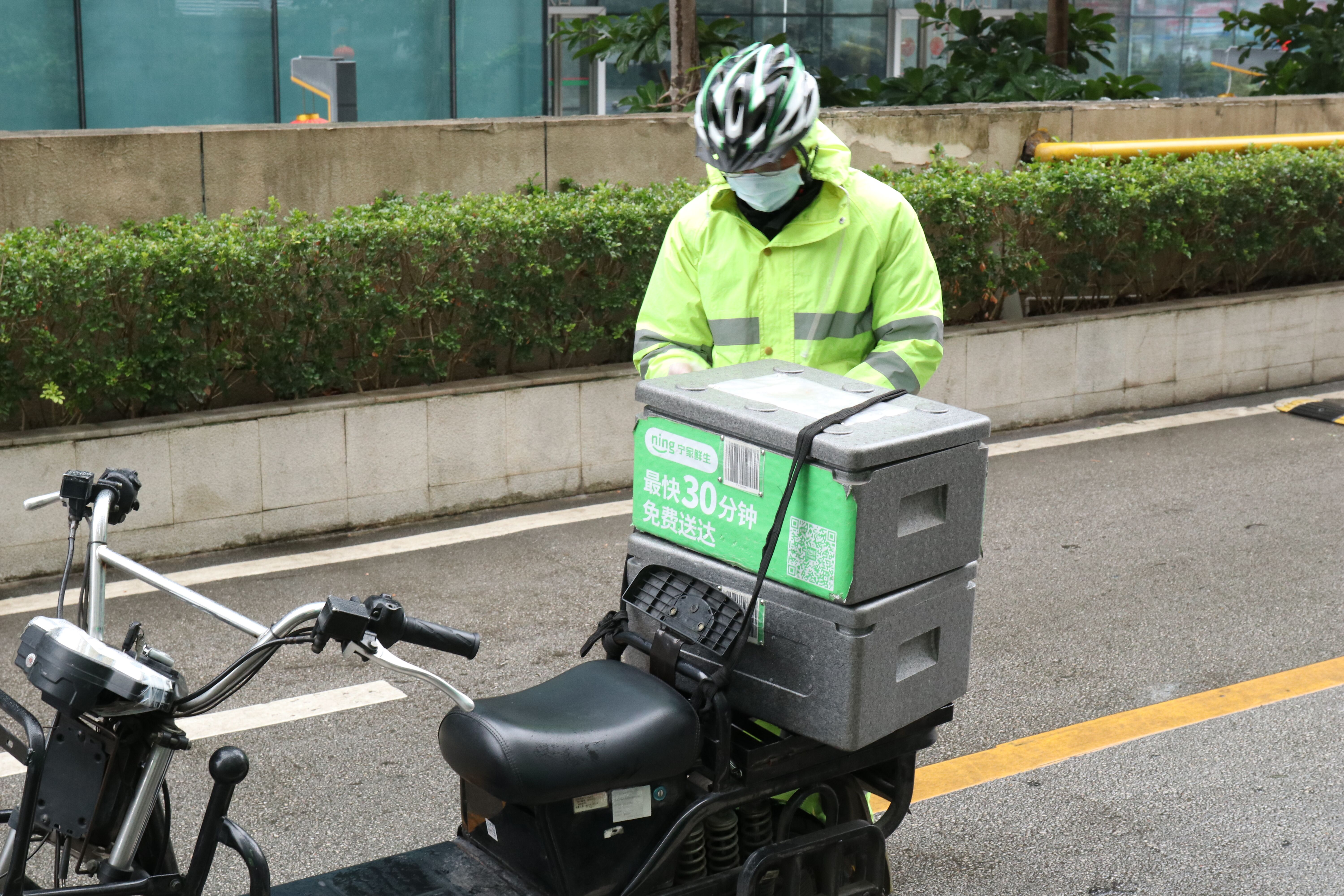 抗疫期间九游会真人第一品牌游戏合营市场公司旗下宁家鲜生扩区免费配送.jpg